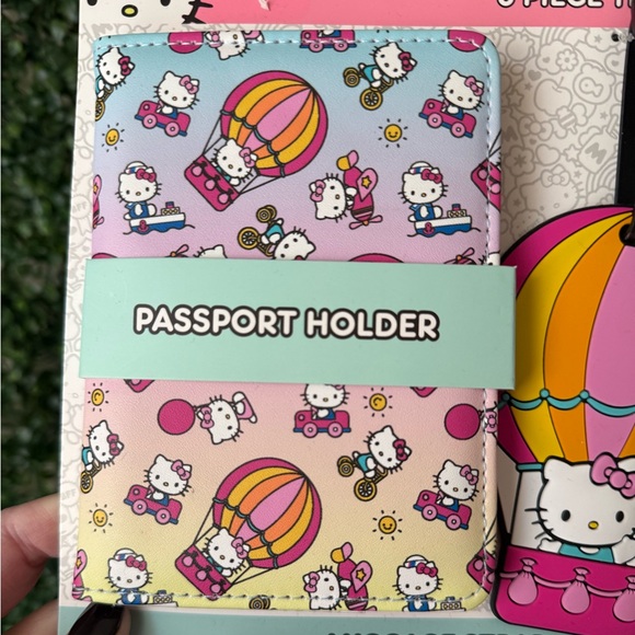 Hello Kitty 3-Piece Travel Set Brand New - Picture 2 of 5